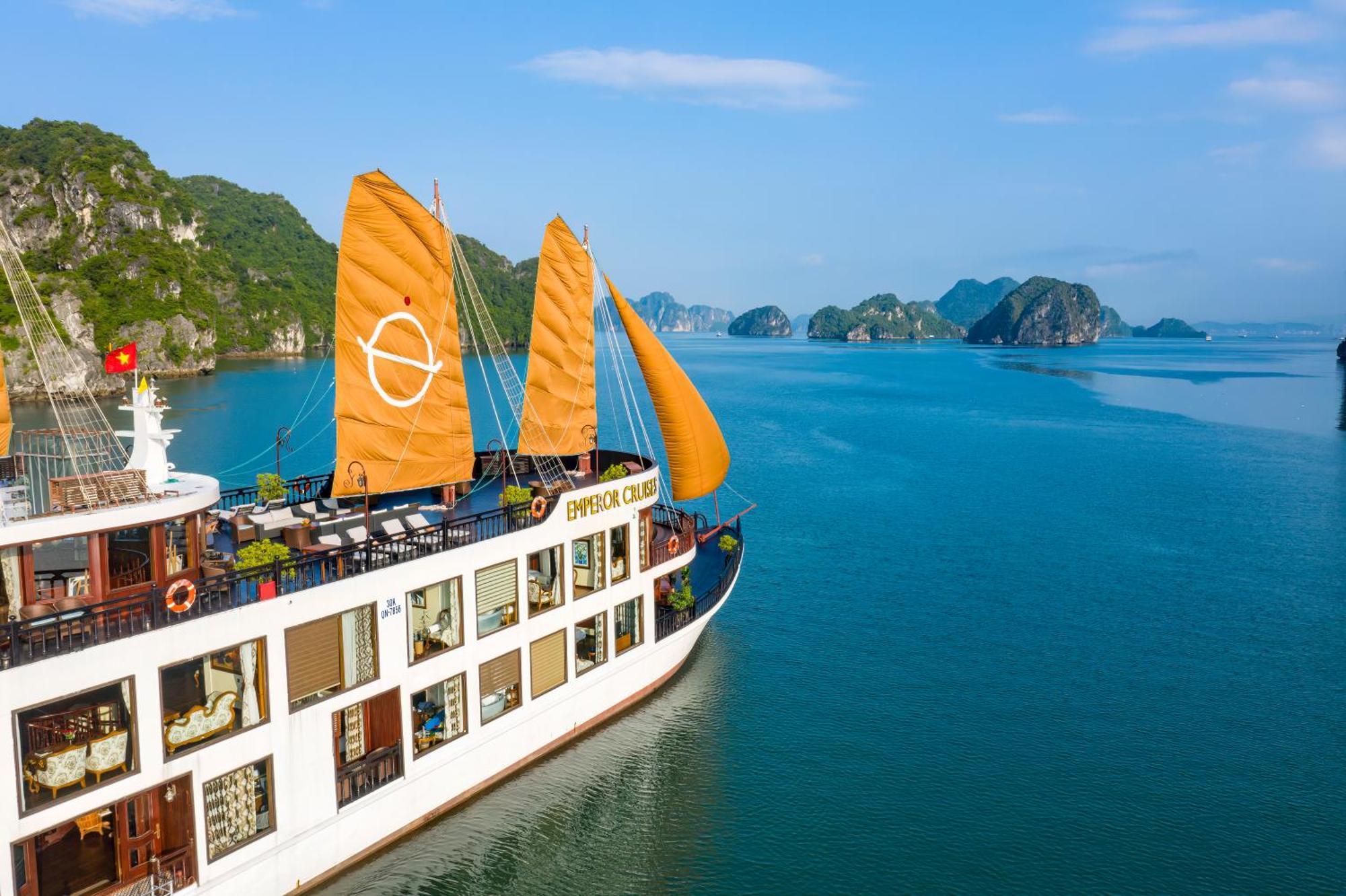 Emperor Cruises Legacy Ha Long Hotel Exterior photo