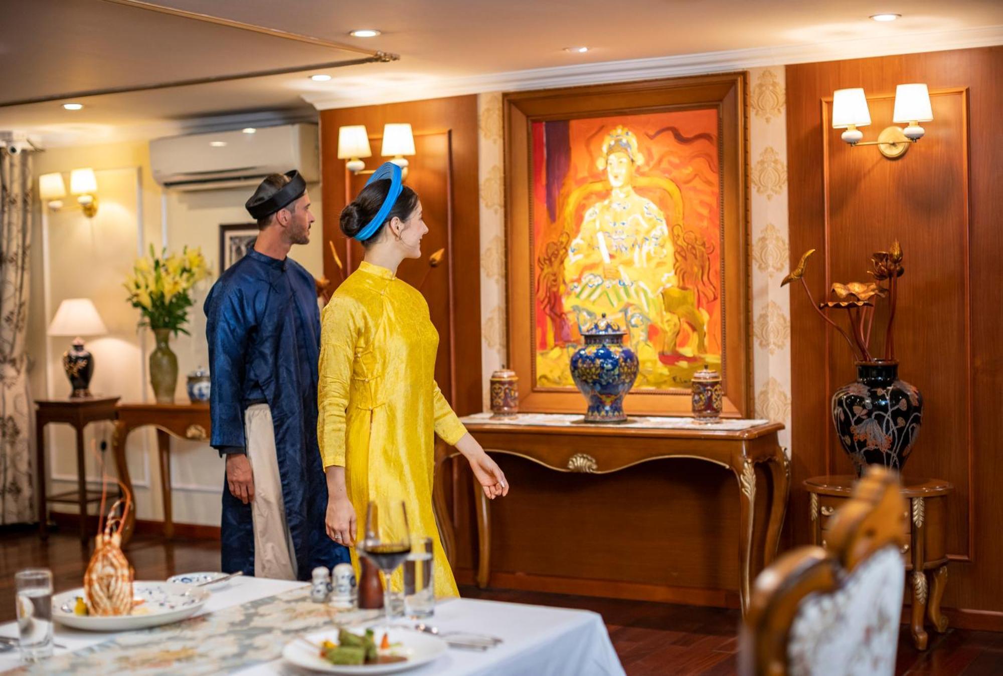 Emperor Cruises Legacy Ha Long Hotel Exterior photo